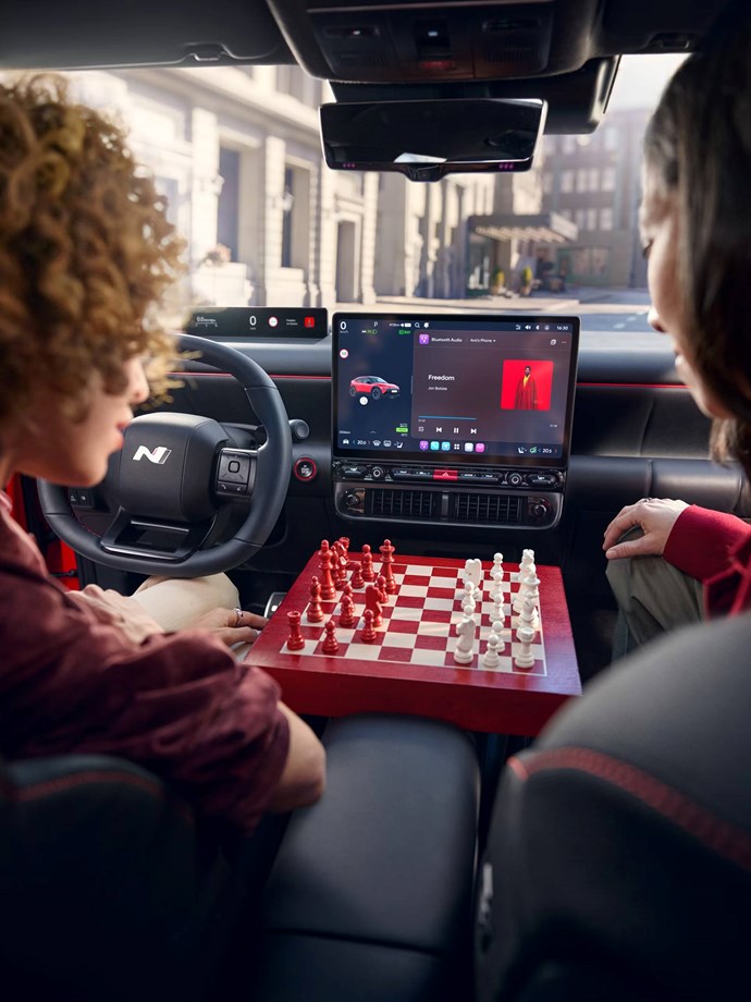 Hyundai IONIQ 3 Interior Centre Console 16 Interior Chess 3X4 (1)